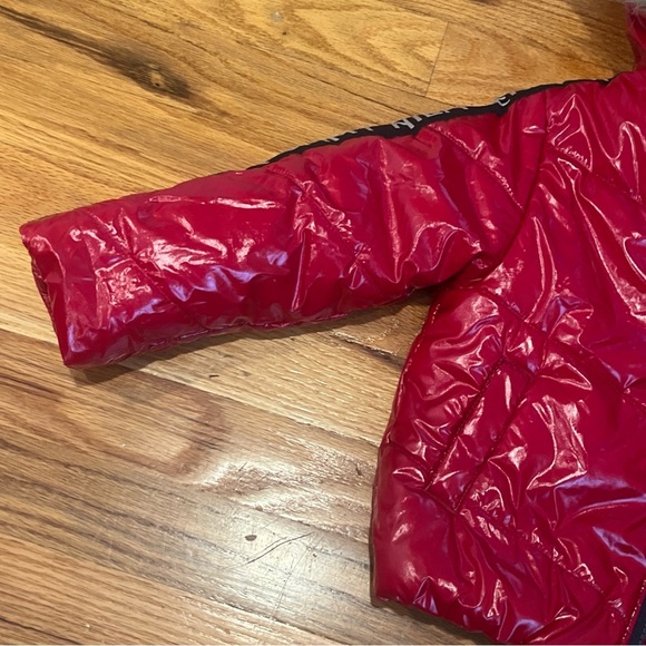 TOMMY HILFIGER Toddler Girls High-Shine Chevron Logo Puffer Jacket Red 24MON - Picture 3 of 7